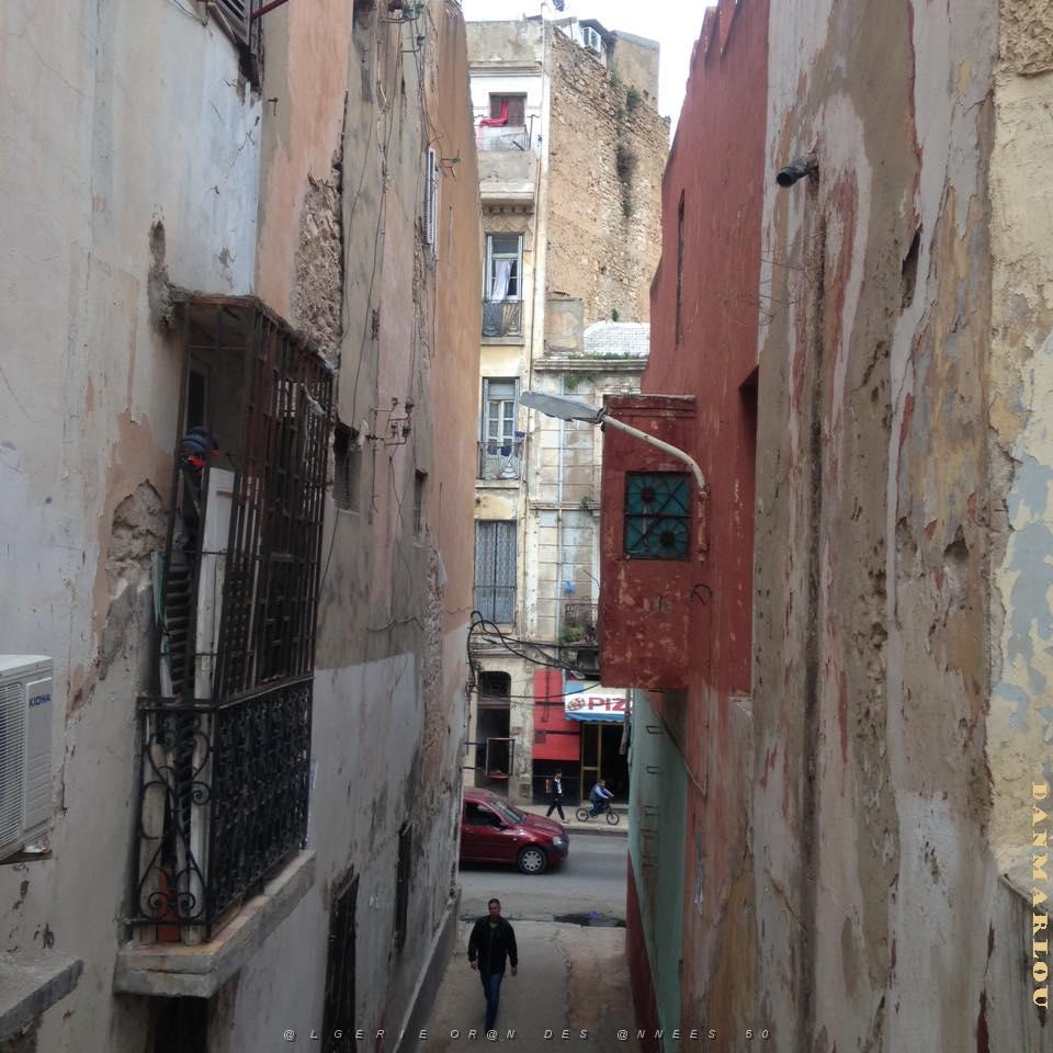 ORAN cinema Le Familia 1 la cabine de l operateur.jpg